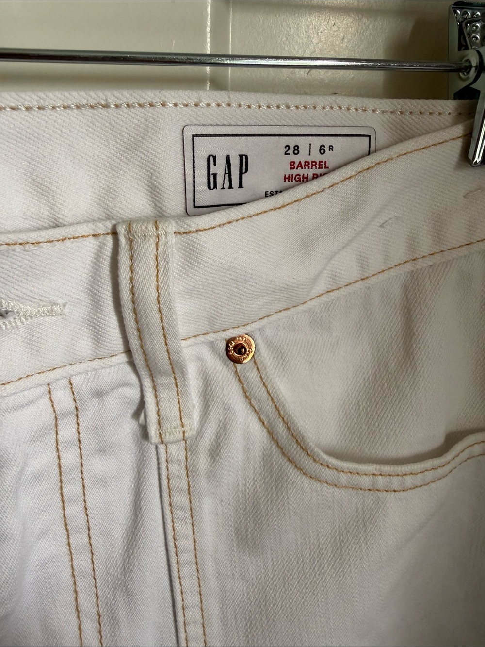 NWOT Gap Barrel Carpenter jeans in off-white. Size 28. Very flattering. - Picture 5 of 10